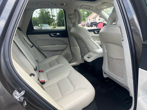 Used 2018 Volvo XC60 T6 Momentum w/ Convenience Package AWD/4WD image 30