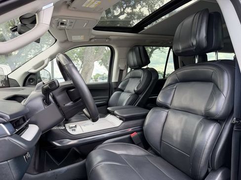 Used 2025 Lincoln Navigator L Reserve AWD/4WD image 9