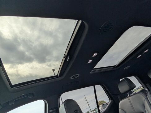 Used 2023 Chevrolet Traverse RS image 19