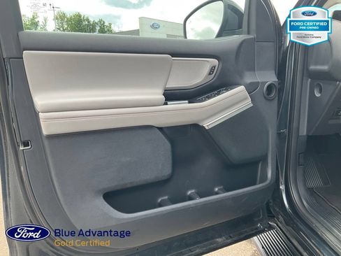 Used 2025 Ford Expedition Active AWD/4WD image 16