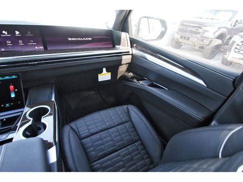 New 2026 Cadillac Escalade Platinum Sport w/ LPO, ONYX Package AWD/4WD image 10