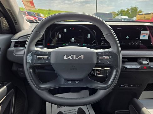 Used 2026 Kia EV9 Land AWD/4WD image 18