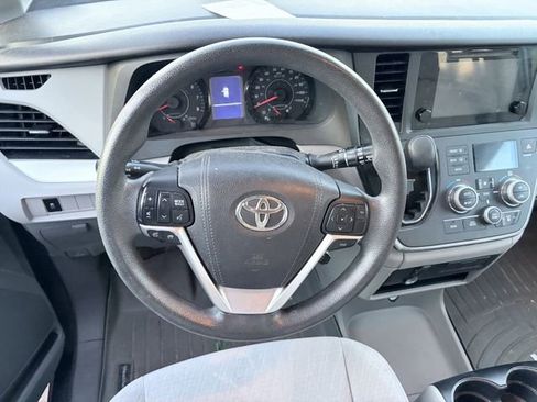 Used 2015 Toyota Sienna LE FWD image 10