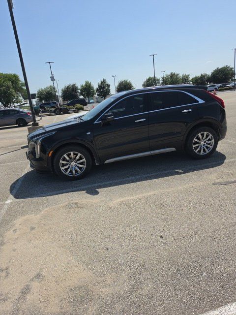 Used 2022 Cadillac XT4 Premium Luxury w/ Technology Package FWD image 4