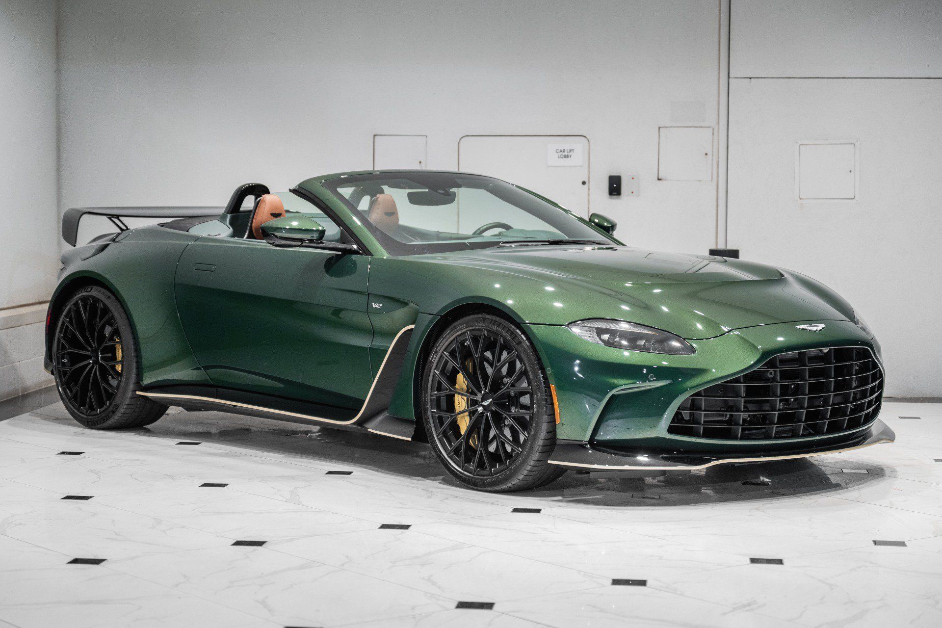 Used 2023 Aston Martin V12 Vantage Roadster RWD image 1