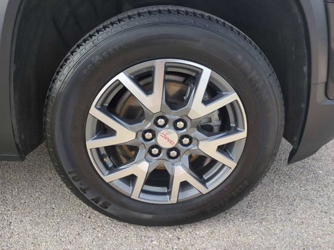 Used 2023 GMC Acadia SLT image 33