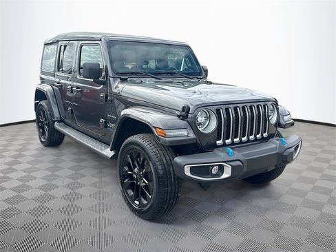 Used 2022 Jeep Wrangler Unlimited Sahara image 4