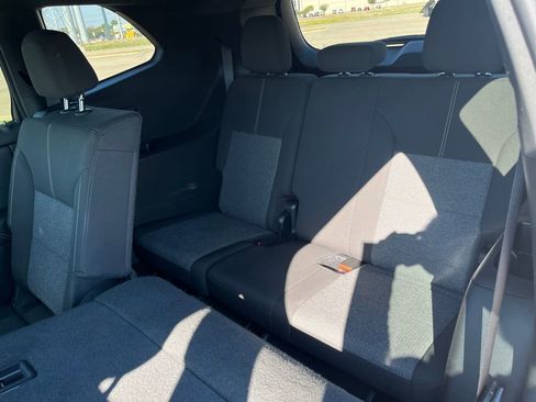 Used 2025 GMC Acadia Elevation image 36