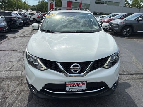 Used 2017 Nissan Rogue Sport SV w/ SV Premium Package AWD/4WD image 2
