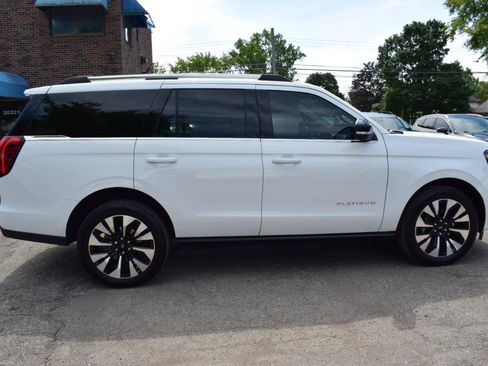 Used 2025 Ford Expedition Platinum w/ Driver's Package AWD/4WD image 6