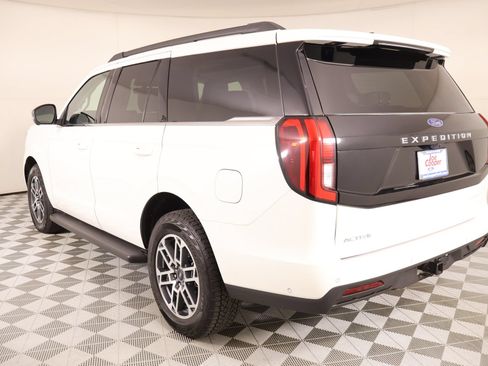 Used 2025 Ford Expedition Active AWD/4WD image 26