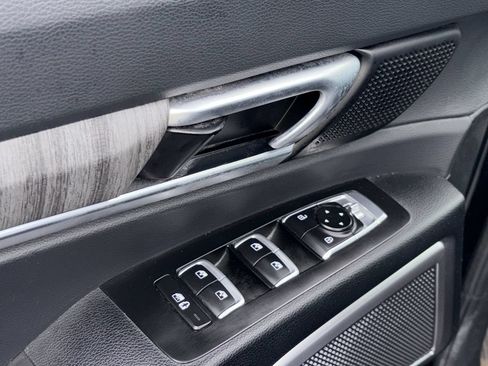 Used 2024 Kia Telluride EX w/ EX Captain's Chair Package FWD image 17