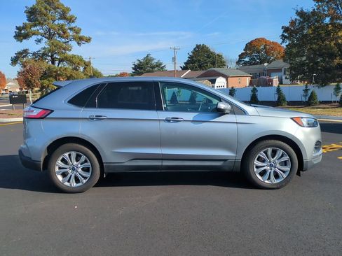 Used 2022 Ford Edge Titanium image 3