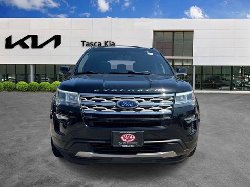 Used 2018 Ford Explorer XLT w/ Equipment Group 202A AWD/4WD image 2