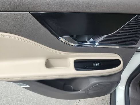 Used 2022 Lincoln Corsair AWD w/ Premium Package image 27