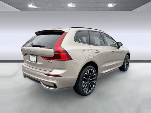 New 2026 Volvo XC60 T8 Ultra w/ Protection Package Premier image 9