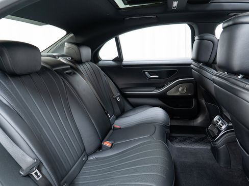 Certified 2022 Mercedes-Benz S 500 4MATIC w/ AMG Line Package image 24