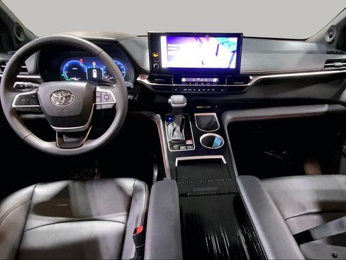 Certified 2025 Toyota Sienna XSE w/ XSE Plus Package AWD/4WD image 16