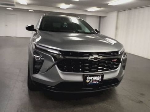 Certified 2024 Chevrolet Trax RS w/ Sunroof Package FWD image 3