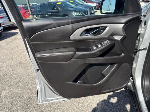 Used 2020 Chevrolet Traverse LS FWD image 12