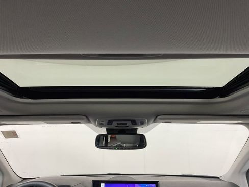 Used 2025 Toyota Sienna XLE FWD image 15