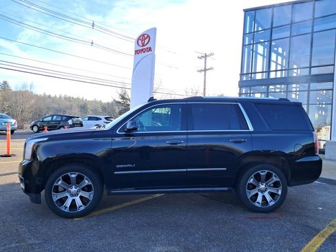 Used 2017 GMC Yukon Denali image 3