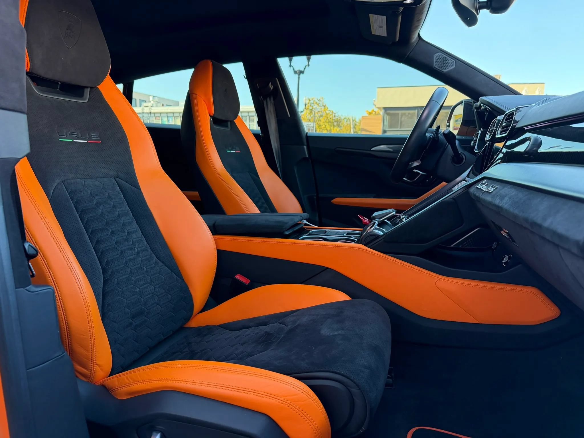 Used 2021 Lamborghini Urus AWD/4WD image 16