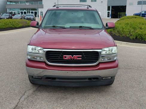 Used 2005 GMC Yukon XL SLT w/ SLT Preferred Equipment Group AWD/4WD image 3