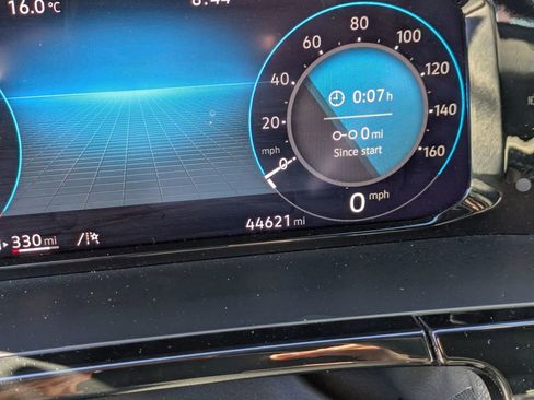 Used 2024 Volkswagen Atlas Cross Sport SE image 17