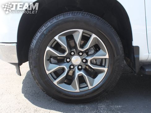 Used 2023 Chevrolet Silverado 1500 LT w/ Z71 Off-Road Package AWD/4WD image 31