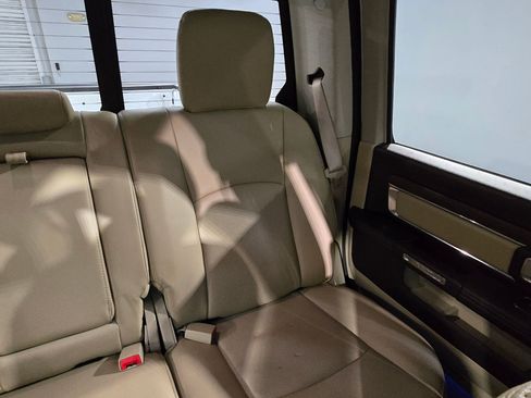 Used 2017 RAM 1500 Laramie image 32