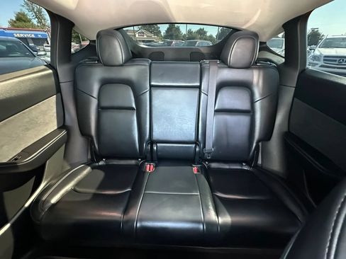 Used 2021 Tesla Model Y Long Range AWD/4WD image 16