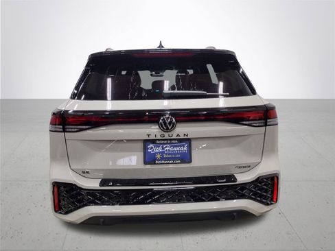 New 2025 Volkswagen Tiguan SE R-Line image 11