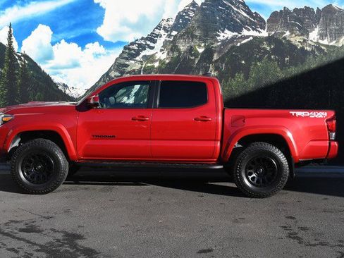 Used 2016 Toyota Tacoma TRD Sport image 7