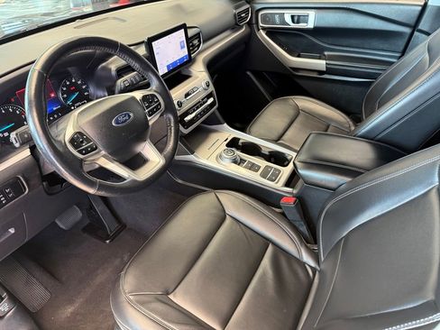 Used 2023 Ford Explorer XLT w/ Equipment Group 202A image 27