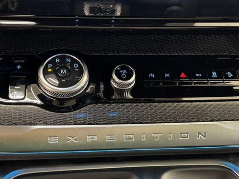 New 2025 Ford Expedition Platinum w/ Stealth Performance Package image 33