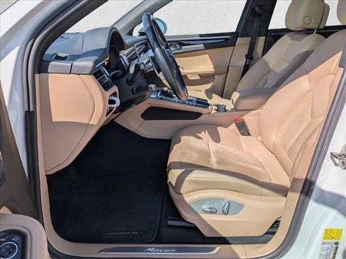 Used 2021 Porsche Macan image 16