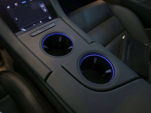 Used 2022 Porsche Taycan image 21