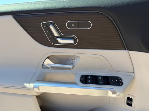 New 2026 Mercedes-Benz GLB 250 4MATIC image 14