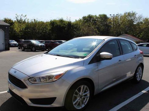 Used 2016 Ford Focus SE image 1