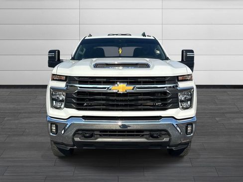 Used 2024 Chevrolet Silverado 2500 LT AWD/4WD image 11