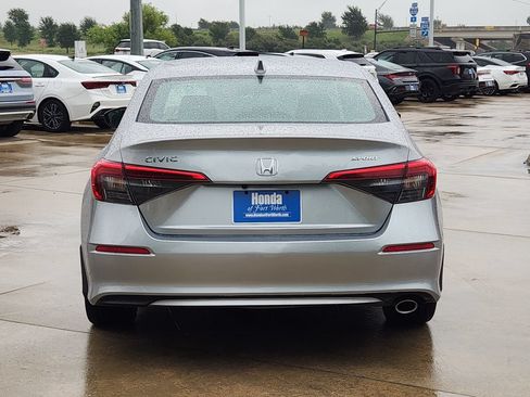Used 2023 Honda Civic Sport image 6