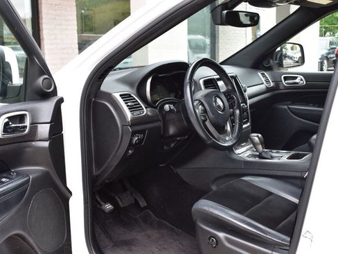 Used 2018 Jeep Grand Cherokee Altitude AWD/4WD image 14