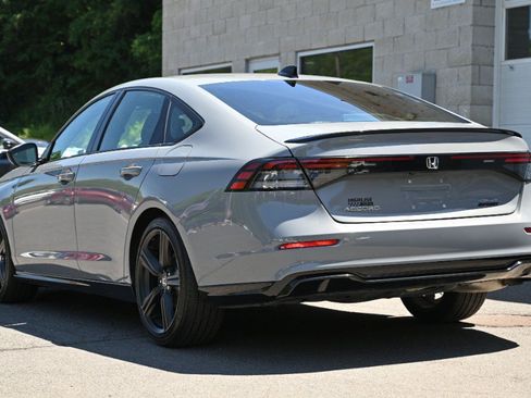 Used 2025 Honda Accord Sport image 3