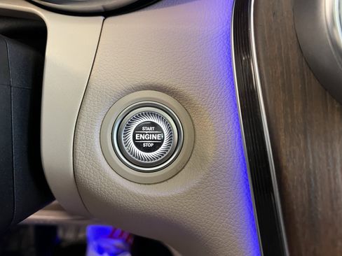 Used 2021 Mercedes-Benz GLC 300 4MATIC image 32