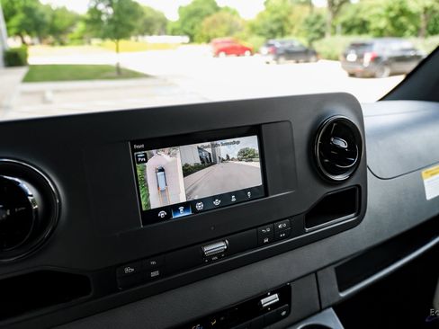 Used 2022 Mercedes-Benz Sprinter 2500 image 50