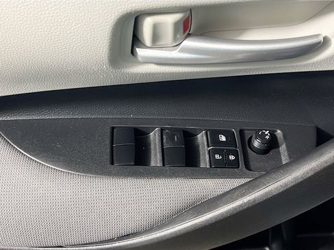 Used 2021 Toyota Corolla LE image 16