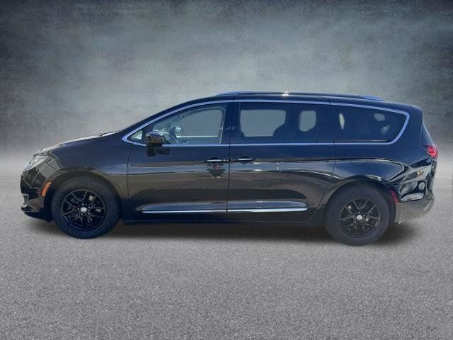 Used 2020 Chrysler Pacifica Touring-L FWD image 10
