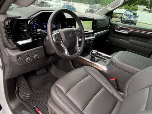 Used 2026 Chevrolet Silverado 1500 LT Trail Boss w/ LT Trail Boss Premium Package AWD/4WD image 11