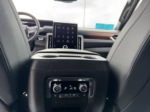 Used 2025 GMC Yukon Denali AWD/4WD image 29